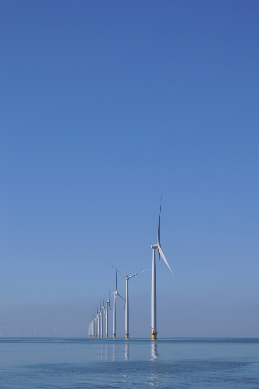 Windmolens in het water