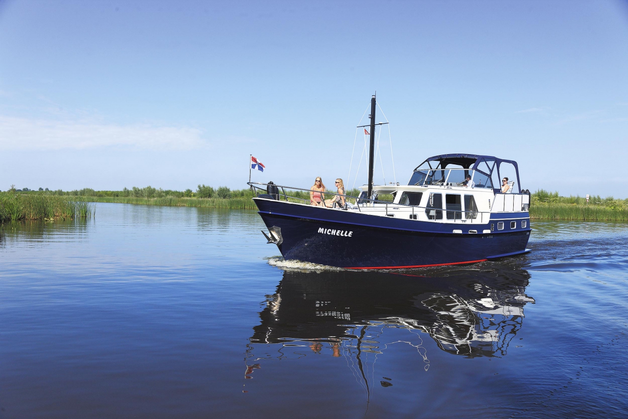 Vaar met de jachtcharter over de mooie wateren